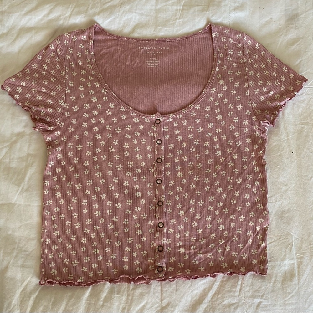 American Eagle floral button front t-shirt white/pink